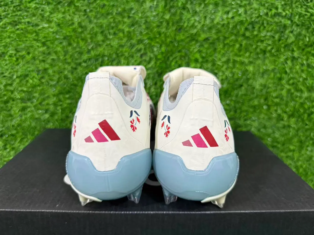 Adidas Predator Blanc Rouge Fermeture à brides sur lacets Texture côtelée à l'avant-pied Chaussures de football pour terrain ferme 11