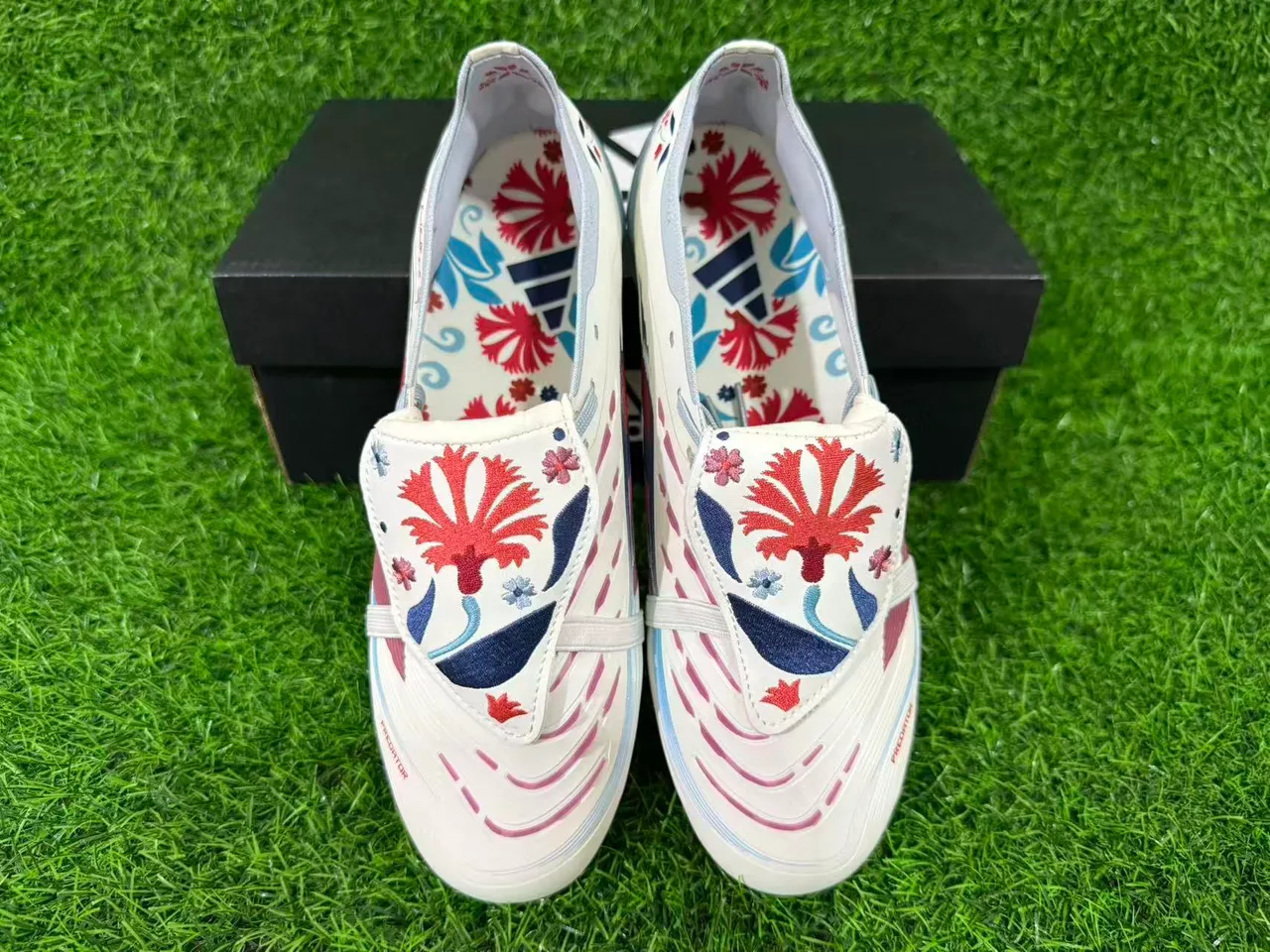 Adidas Predator Blanc Rouge Fermeture à brides sur lacets Texture côtelée à l'avant-pied Chaussures de football pour terrain ferme 12