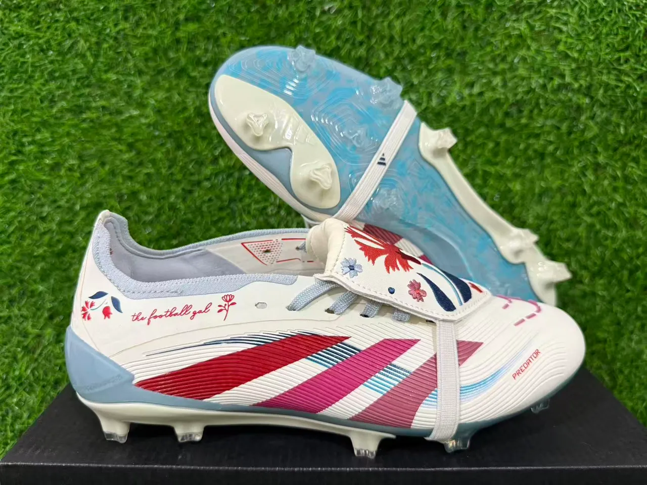 Adidas Predator Blanc Rouge Fermeture à brides sur lacets Texture côtelée à l'avant-pied Chaussures de football pour terrain ferme 16