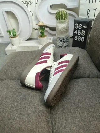 Sneakers lifestyle Adidas Samba OG Burgundy et Off-White 6