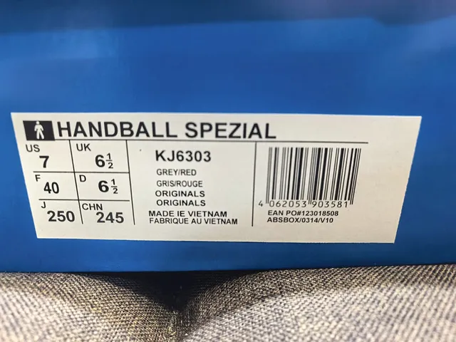 Adidas Samba OG 灰色和米色生活方式运动鞋 2