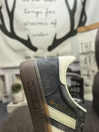 Adidas Samba OG 灰色和米色生活方式运动鞋 3