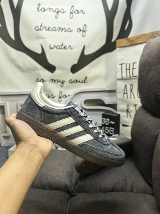 Adidas Samba OG 灰色和米色生活方式运动鞋 5
