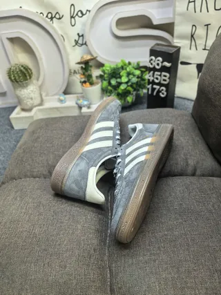 Adidas Samba OG 灰色和米色生活方式运动鞋 6
