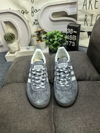 Adidas Samba OG 灰色和米色生活方式运动鞋 10