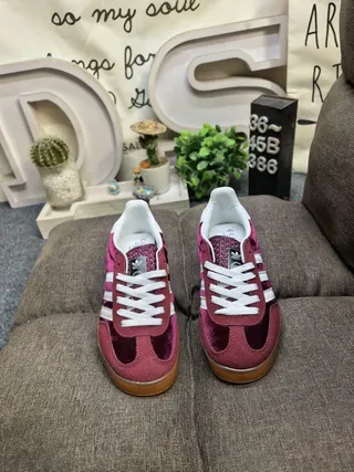Adidas Samba OG Chaussures Lifestyle en Velours Magenta 10