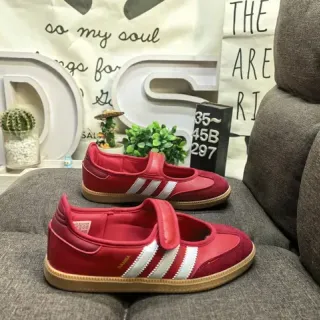 Adidas Samba أحذية سنيكرز ستايل حياة تي ستراب من السويدي الأحمر