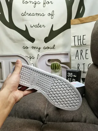 Adidas Samba सफेद और चांदी धातु जीवन शैली जूते 4