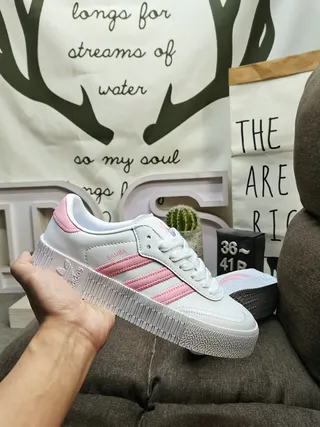 Adidas Samba सफेद और चांदी धातु जीवन शैली जूते 5