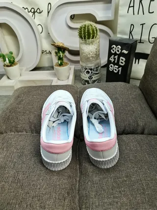 Adidas Samba सफेद और चांदी धातु जीवन शैली जूते 8
