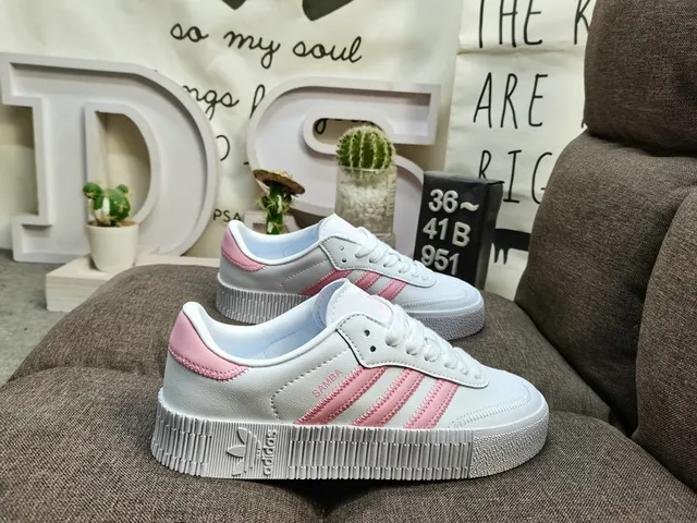 Adidas Samba सफेद और चांदी धातु जीवन शैली जूते 11