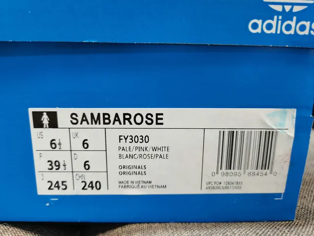 Adidas Samba सफेद और चांदी धातु जीवन शैली जूते 12