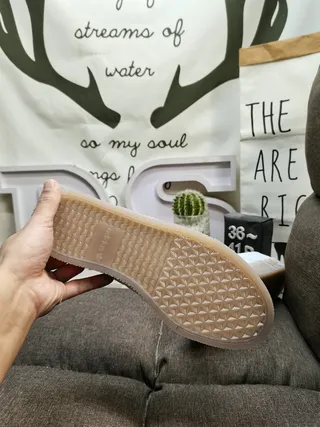 Adidas Samba सफेद और चांदी धातु जीवन शैली जूते 14