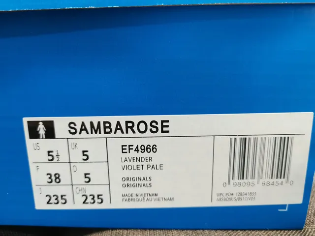 Adidas Samba सफेद और चांदी धातु जीवन शैली जूते 22