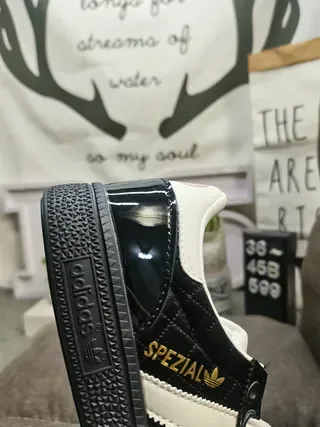Adidas Spezial Zapatillas lifestyle negro y blanco 3