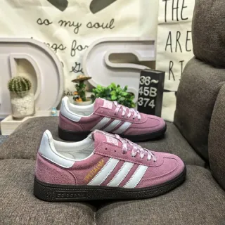 Adidas Spezial حذاء رياضي أسلوبي بقماش السويد بلون وردي ناعم