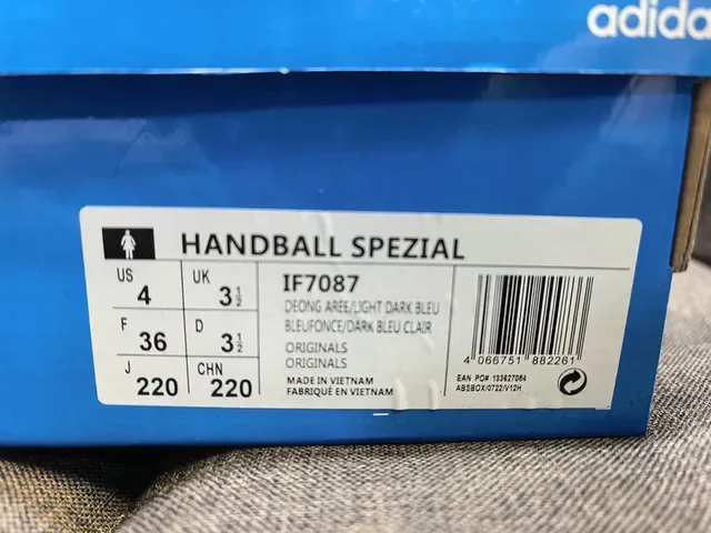 Adidas Spezial Gris y Crema Ante Lifestyle Sneakers 2