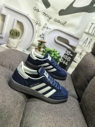 Adidas Spezial Gris y Crema Ante Lifestyle Sneakers 9