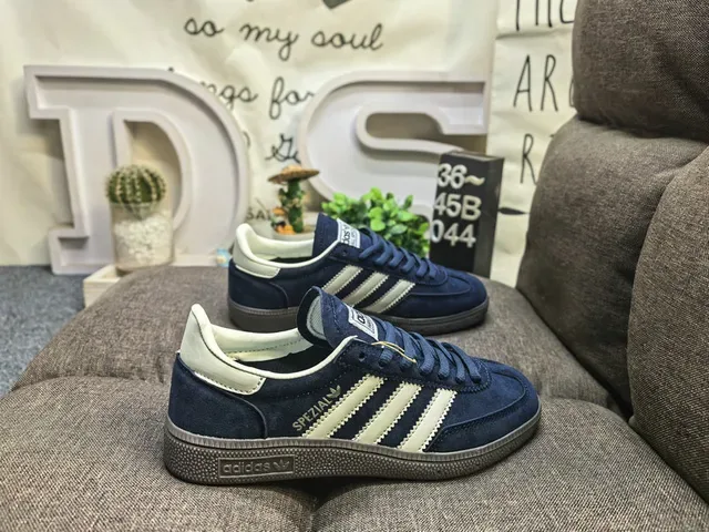 Adidas Spezial Gris y Crema Ante Lifestyle Sneakers 11