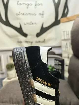 Adidas Spezial Gris y Crema Ante Lifestyle Sneakers 13