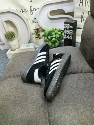 Adidas Spezial Gris y Crema Ante Lifestyle Sneakers 16