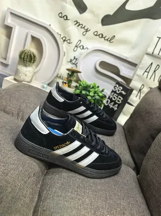 Adidas Spezial Gris y Crema Ante Lifestyle Sneakers 19