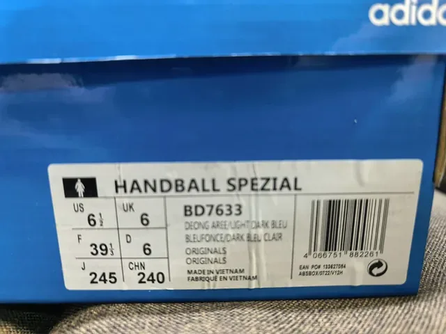Adidas Spezial Gris y Crema Ante Lifestyle Sneakers 22