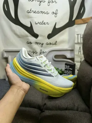 Chaussures de running Adidas Supernova Dreamstrike noires et grises 5