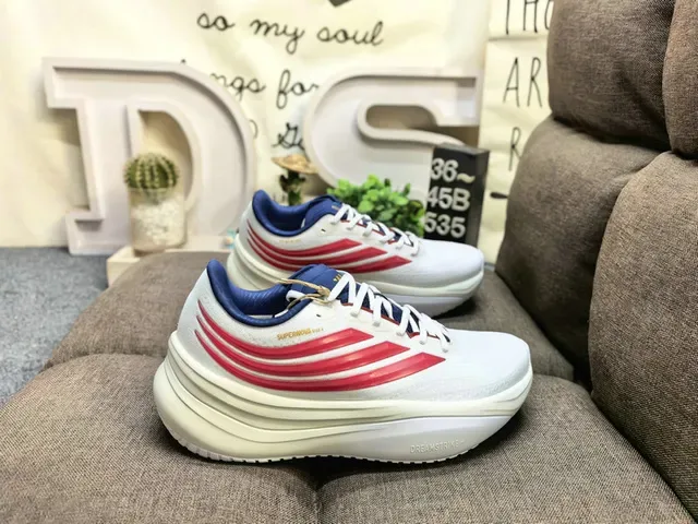 Chaussures de running Adidas Supernova Dreamstrike noires et grises 21