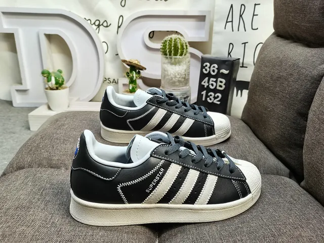 Adidas Superstar Beige et Blanc Sneakers Lifestyle 11