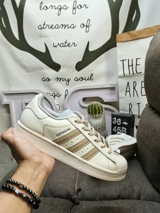 Adidas Superstar Beige et Blanc Sneakers Lifestyle 15