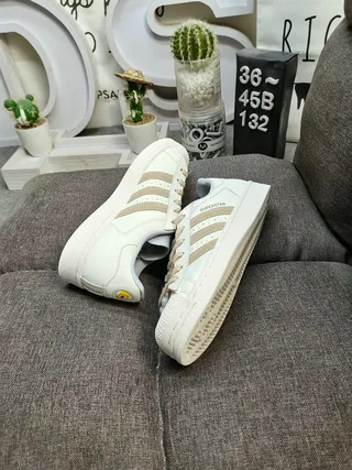 Adidas Superstar Beige et Blanc Sneakers Lifestyle 16