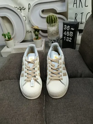 Adidas Superstar Beige et Blanc Sneakers Lifestyle 20