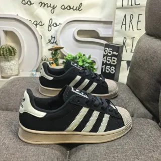 Adidas Superstar أسود وكريم حذاء رياضي أسلوب حياة