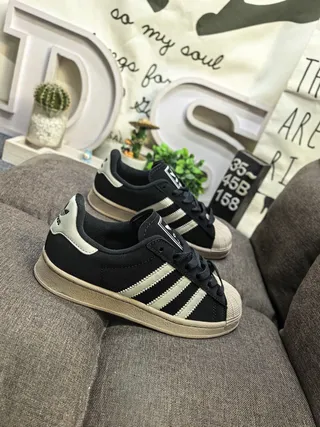 Adidas Superstar أسود وكريم حذاء رياضي أسلوب حياة 9