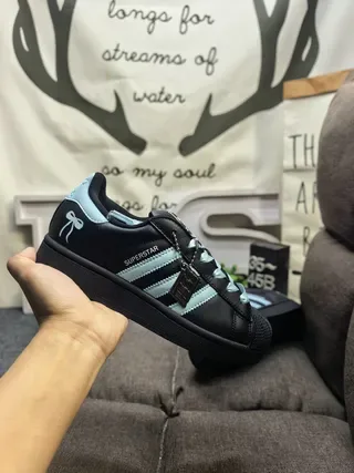 Adidas Superstar কালো এবং হালকা নীল লाइফস্টাইল স্নিকার 5