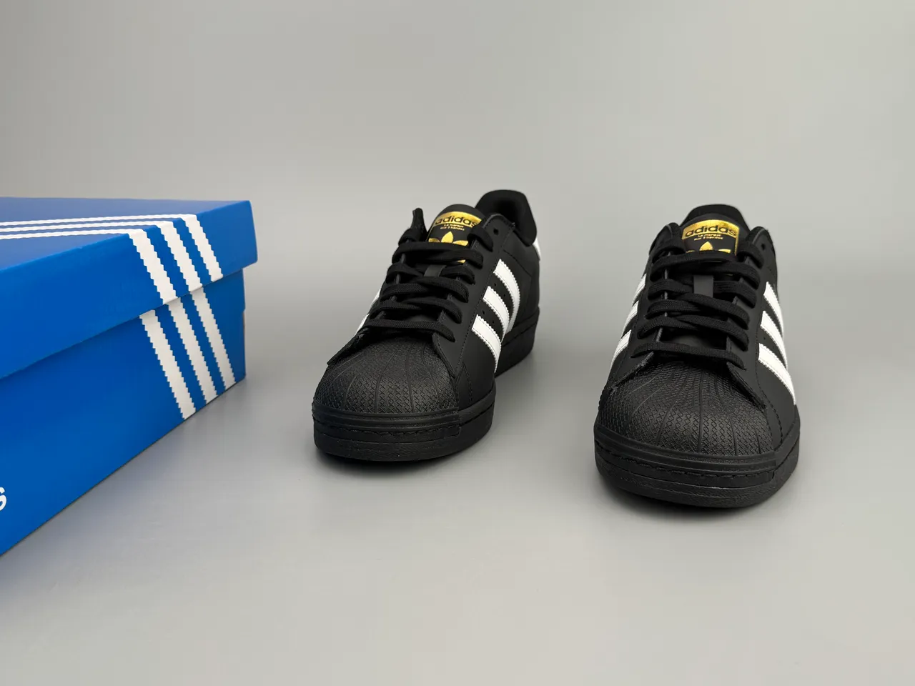 Adidas Superstar Chaussures Lifestyle Noires et Blanches 3
