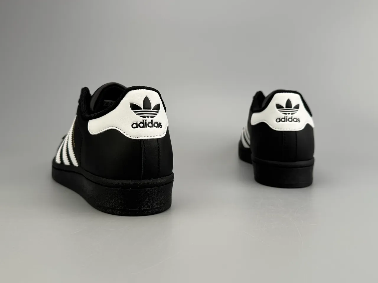 Adidas Superstar Chaussures Lifestyle Noires et Blanches 6