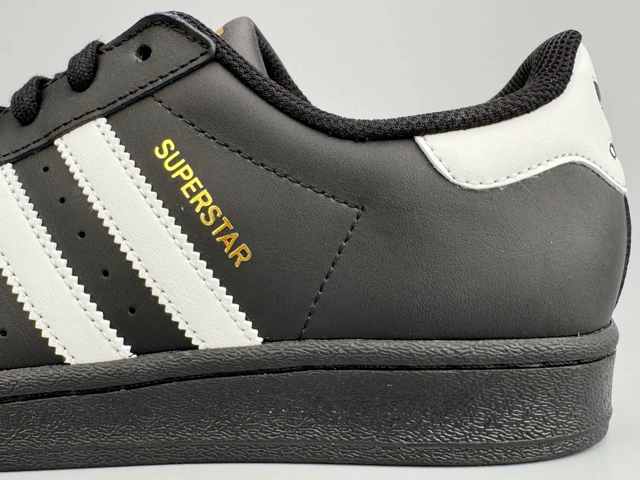 Adidas Superstar Chaussures Lifestyle Noires et Blanches 7