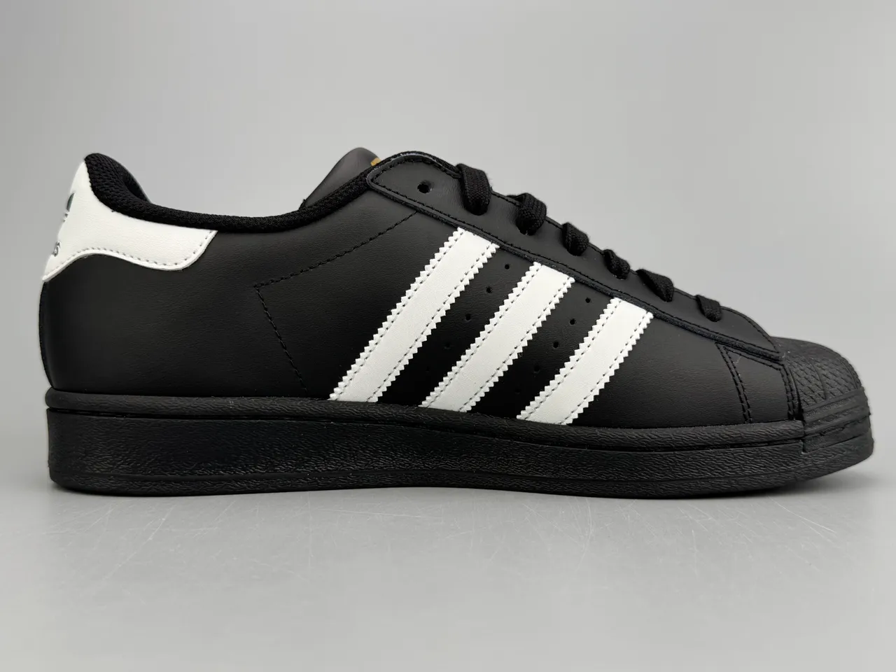 Adidas Superstar Chaussures Lifestyle Noires et Blanches 10