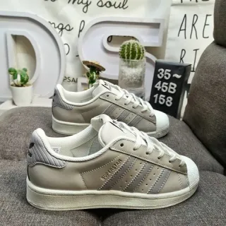 Adidas Superstar حذاء أسلوب حياة جلدي رمادي فاتح