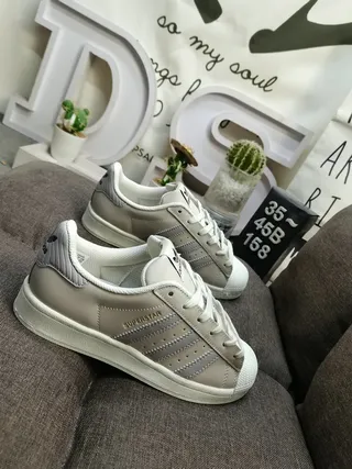 Adidas Superstar हल्का भूरा चमड़े का लाइफस्टाइल स्नीकर 9