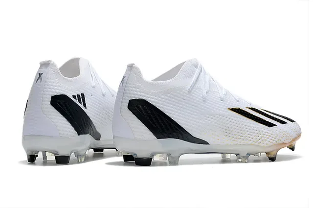 Adidas Chaussures de Football Blancs et Noirs avec Upper Knit Moldé FG Studs pour Terrain Ferme 5