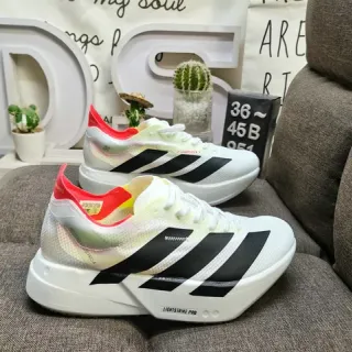 Adidas 白黑轻量针织鞋面雕塑堆叠中底跑鞋