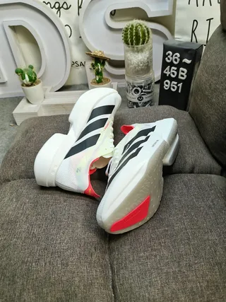 Adidas White Black Lightweight Knit Upper Sculpted Stacked Midsole Running Shoes 6