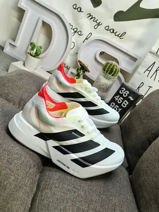 Adidas White Black Lightweight Knit Upper Sculpted Stacked Midsole Running Shoes 9