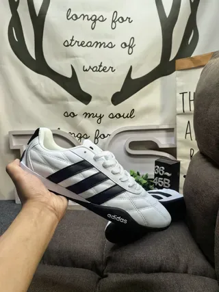 Adidas Sneakers Lifestyle Blanc et Noir Tige Matelassée Trois Rayures 5