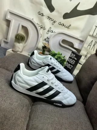 Adidas Sneakers Lifestyle Blanc et Noir Tige Matelassée Trois Rayures 9
