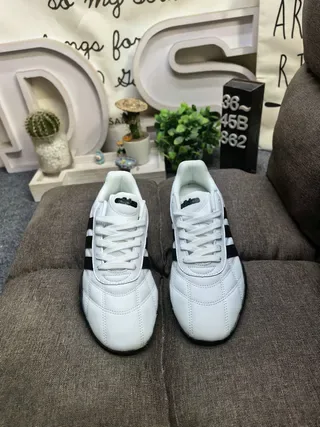 Adidas Sneakers Lifestyle Blanc et Noir Tige Matelassée Trois Rayures 10