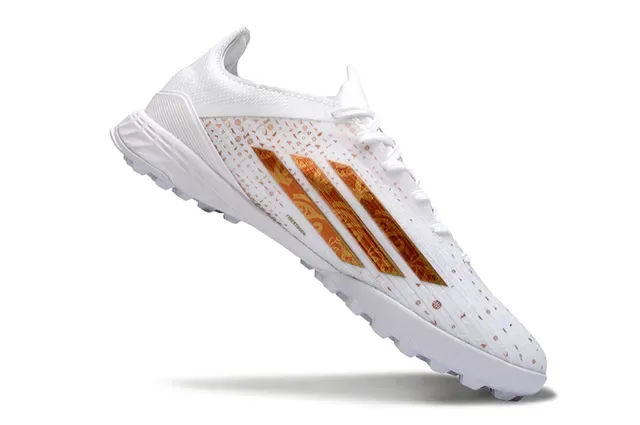 Adidas Sapatos de futebol turf low-cut com upper de malha sintética branco e ouro 2